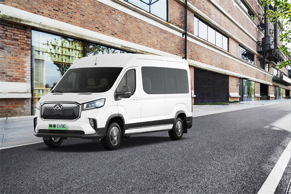 上汽大通MAXUS輕客家族“三電齊發”，大拿M1攜手2025款新途EV70、新途EV90上市發布
